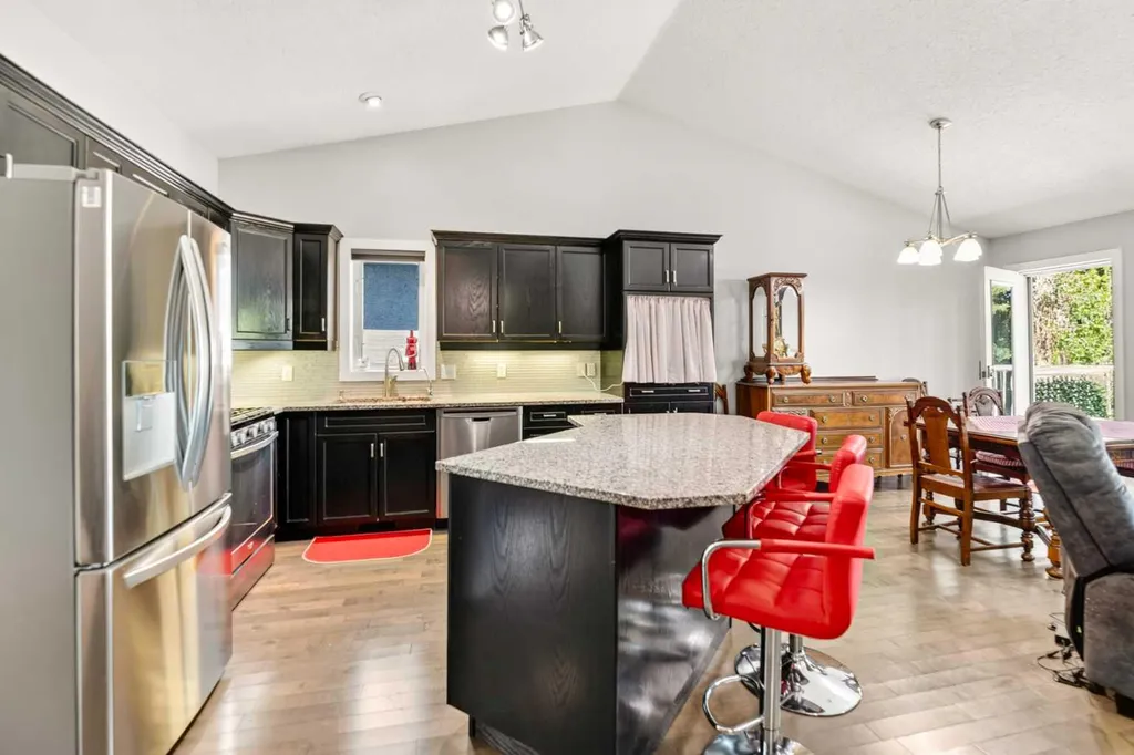 28 Westwood Crescent Sylvan Lake AB T4S 1P6