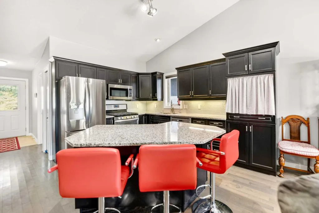 28 Westwood Crescent Sylvan Lake AB T4S 1P6