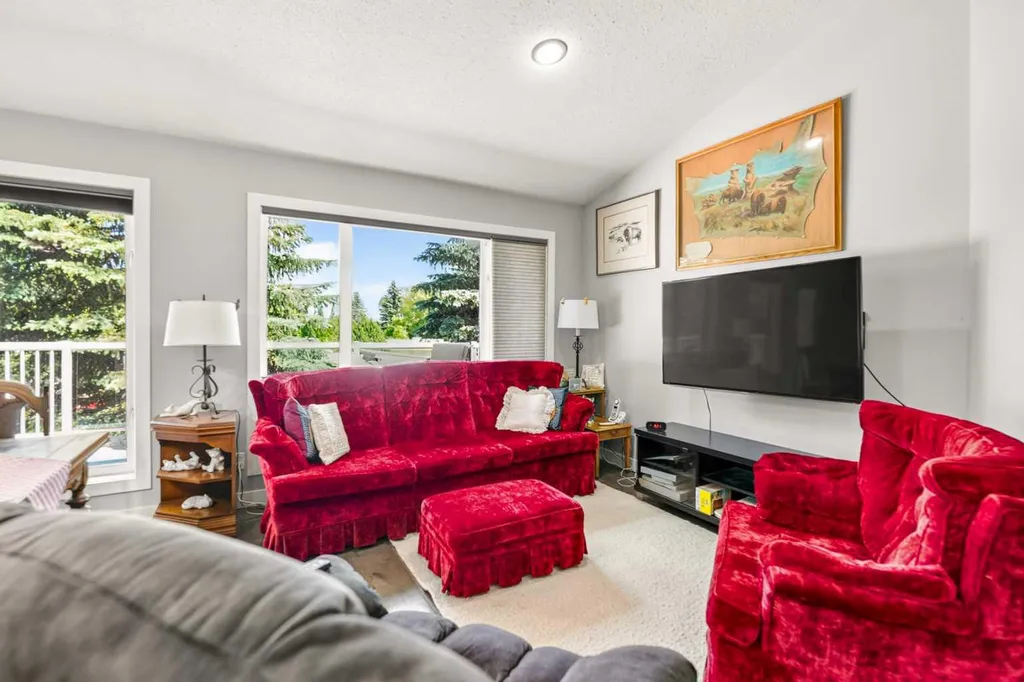 28 Westwood Crescent Sylvan Lake AB T4S 1P6