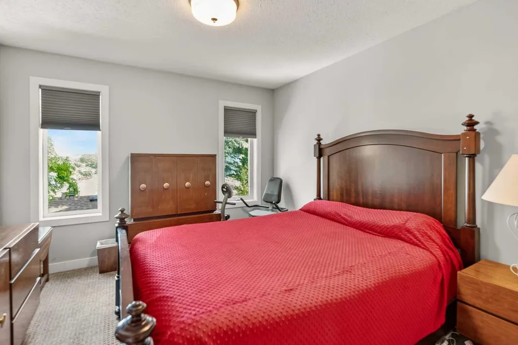 28 Westwood Crescent Sylvan Lake AB T4S 1P6
