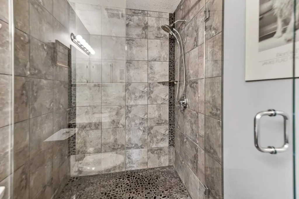 28 Westwood Crescent Sylvan Lake AB T4S 1P6