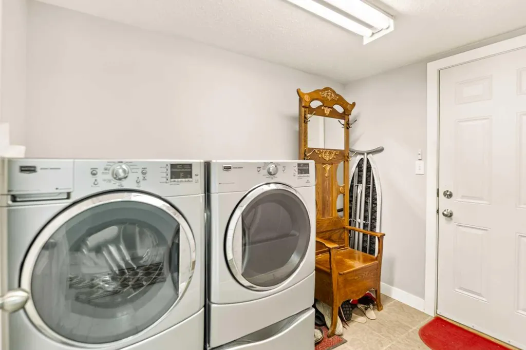 28 Westwood Crescent Sylvan Lake AB T4S 1P6