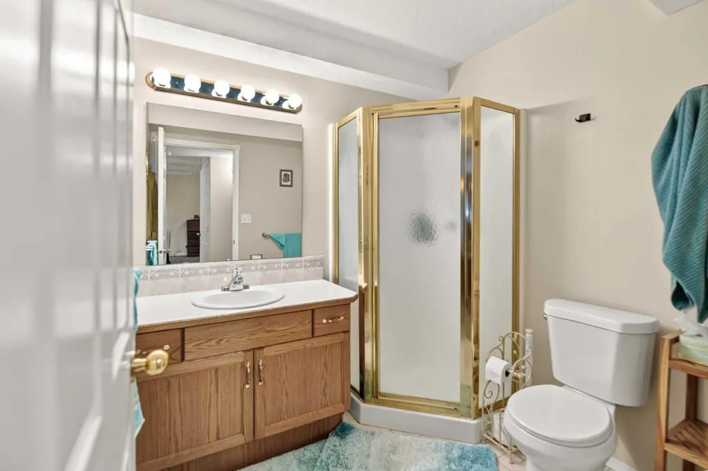 28 Westwood Crescent Sylvan Lake AB T4S 1P6