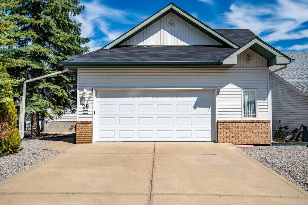 28 Westwood Crescent Sylvan Lake AB T4S 1P6