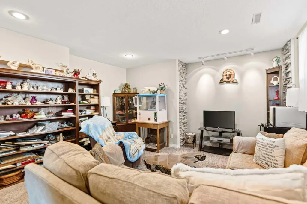 28 Westwood Crescent Sylvan Lake AB T4S 1P6