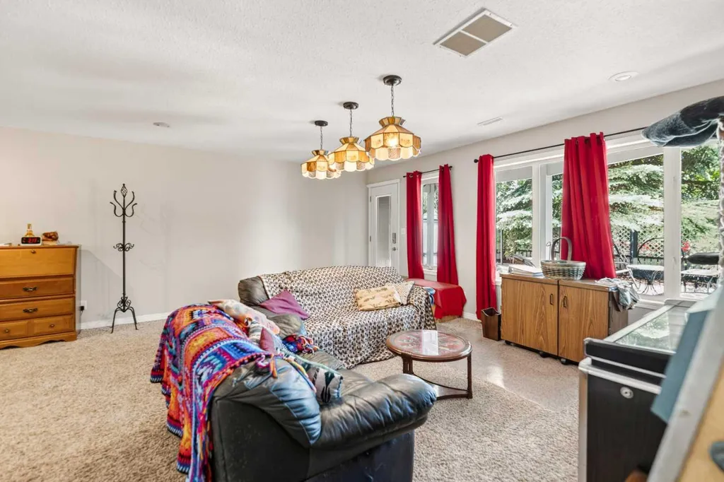 28 Westwood Crescent Sylvan Lake AB T4S 1P6