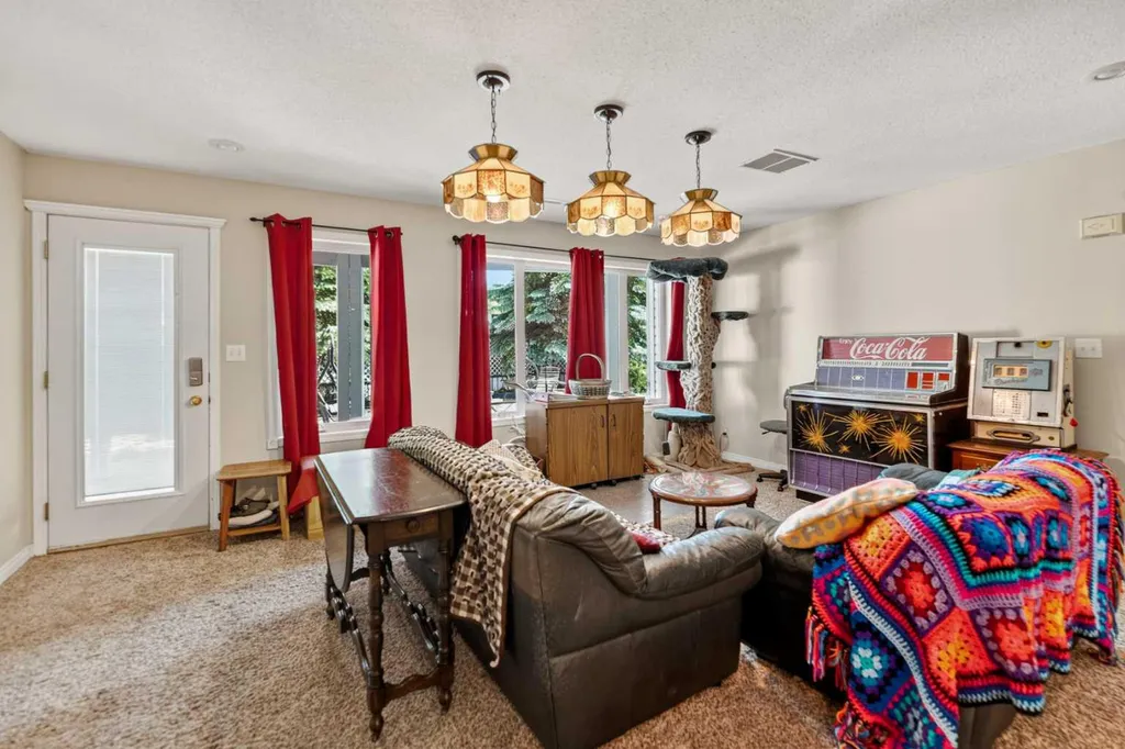 28 Westwood Crescent Sylvan Lake AB T4S 1P6