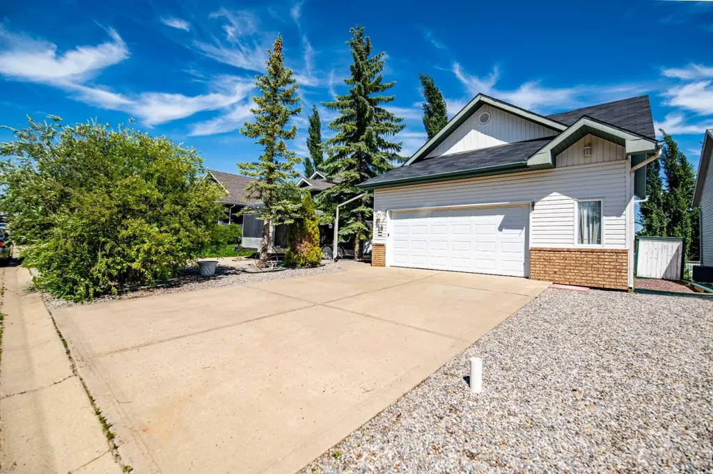 28 Westwood Crescent Sylvan Lake AB T4S 1P6