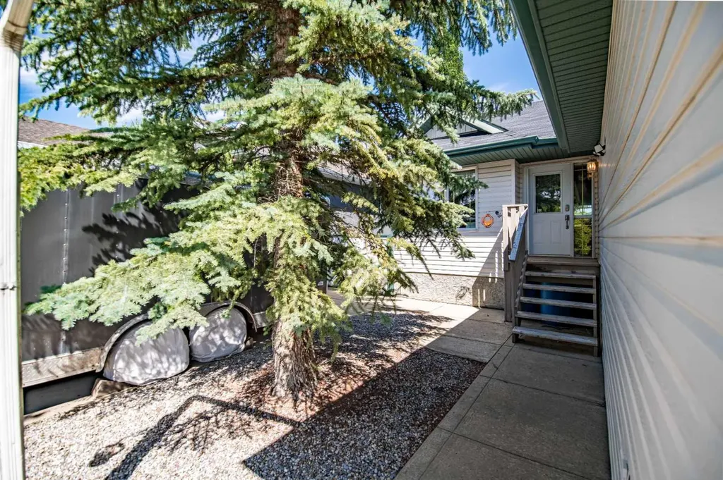 28 Westwood Crescent Sylvan Lake AB T4S 1P6