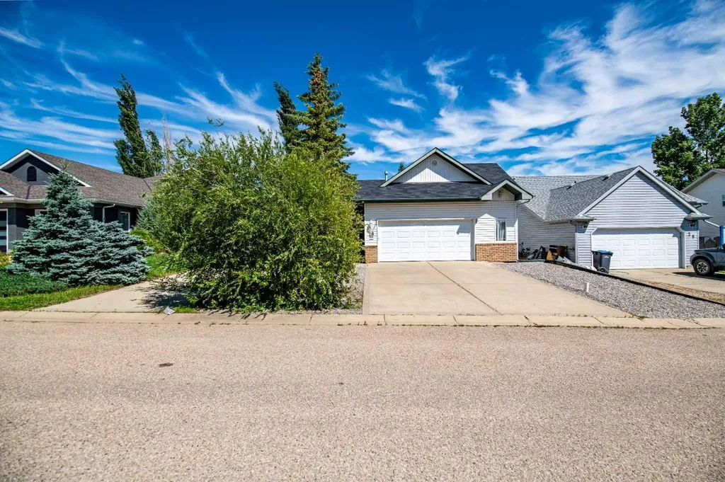 28 Westwood Crescent Sylvan Lake AB T4S 1P6