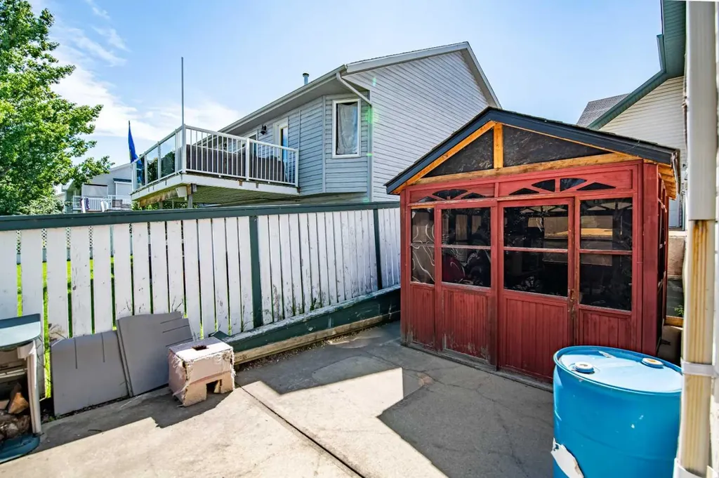 28 Westwood Crescent Sylvan Lake AB T4S 1P6