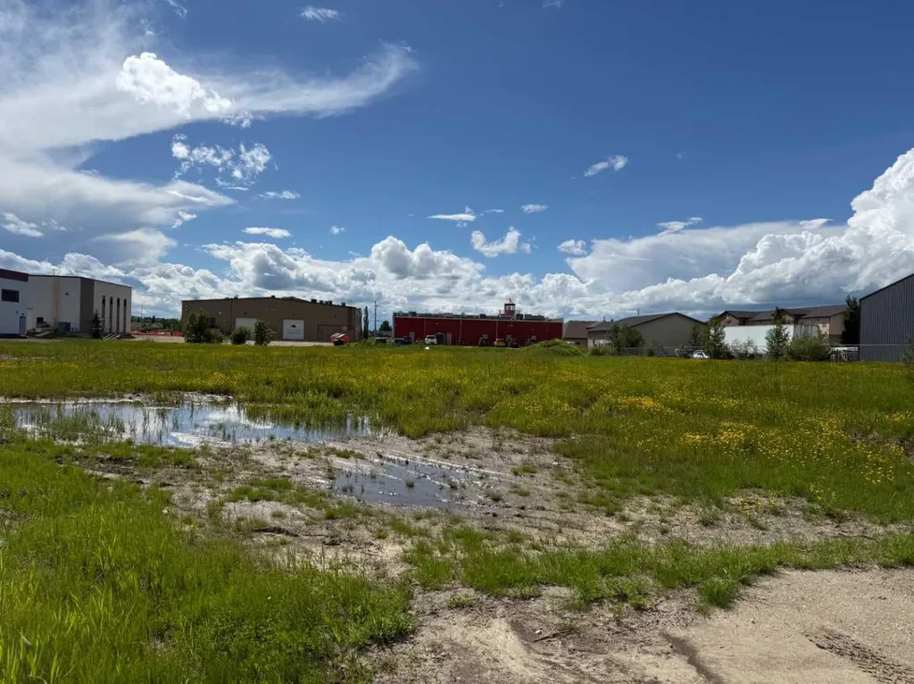 22 Thevenaz Trail Sylvan Lake AB T4P1S1