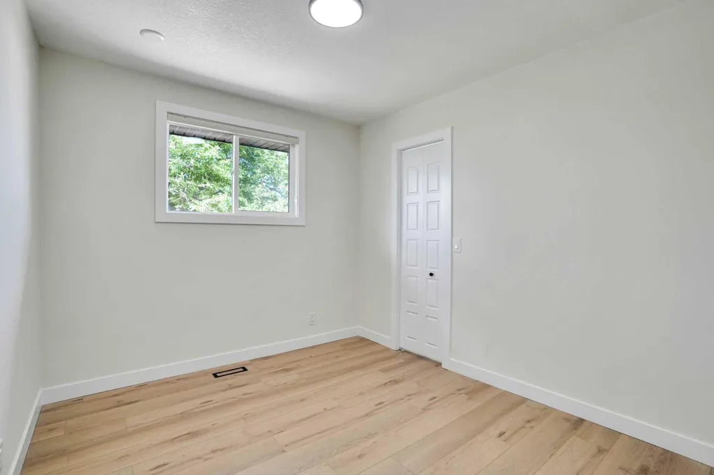 1903 62 Street NE Calgary AB T1Y1N3