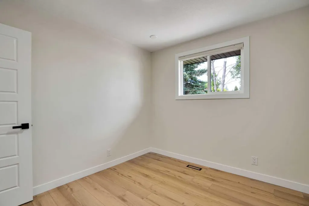 1903 62 Street NE Calgary AB T1Y1N3
