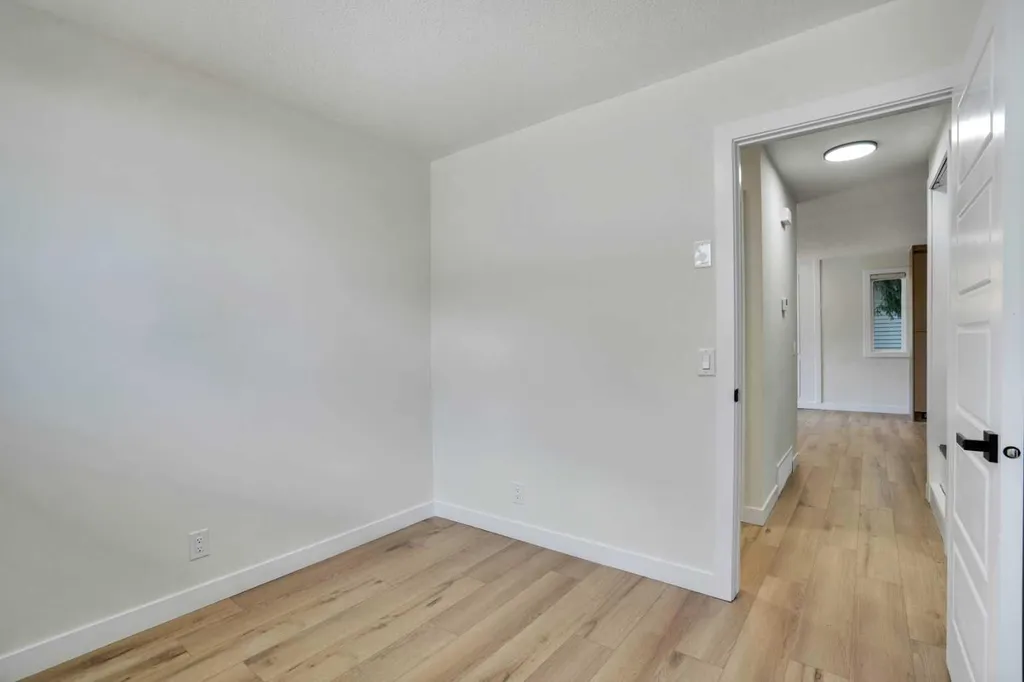 1903 62 Street NE Calgary AB T1Y1N3