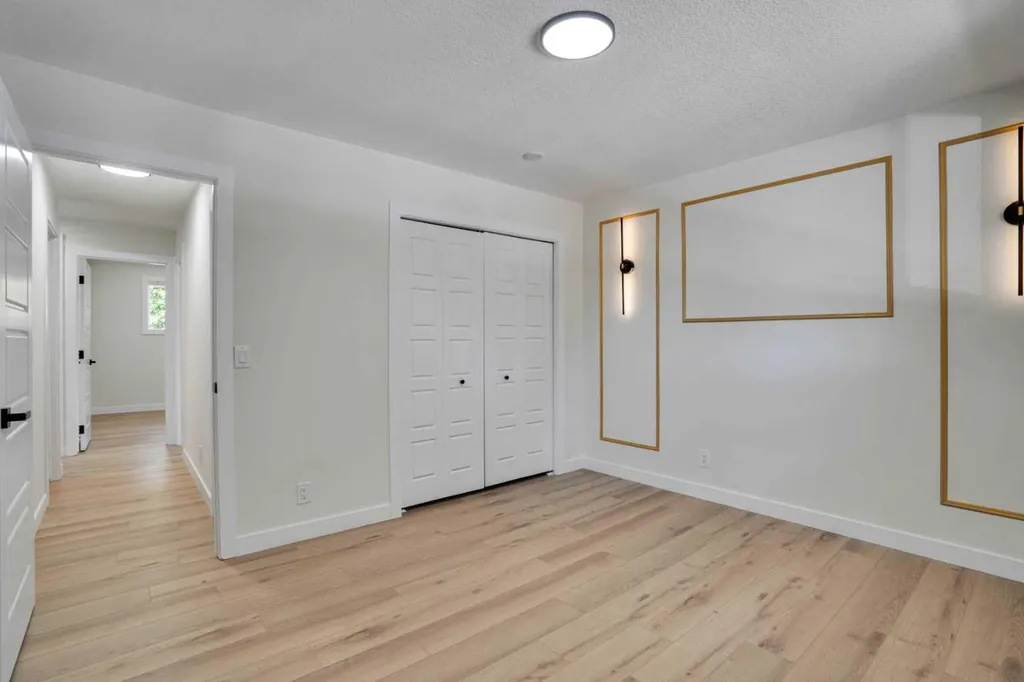 1903 62 Street NE Calgary AB T1Y1N3