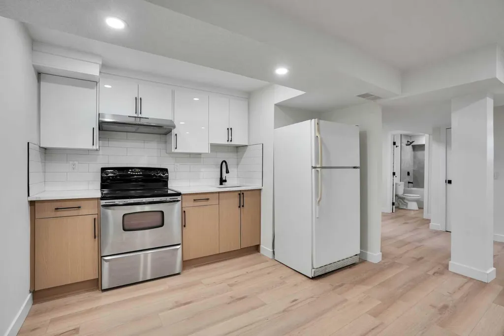 1903 62 Street NE Calgary AB T1Y1N3