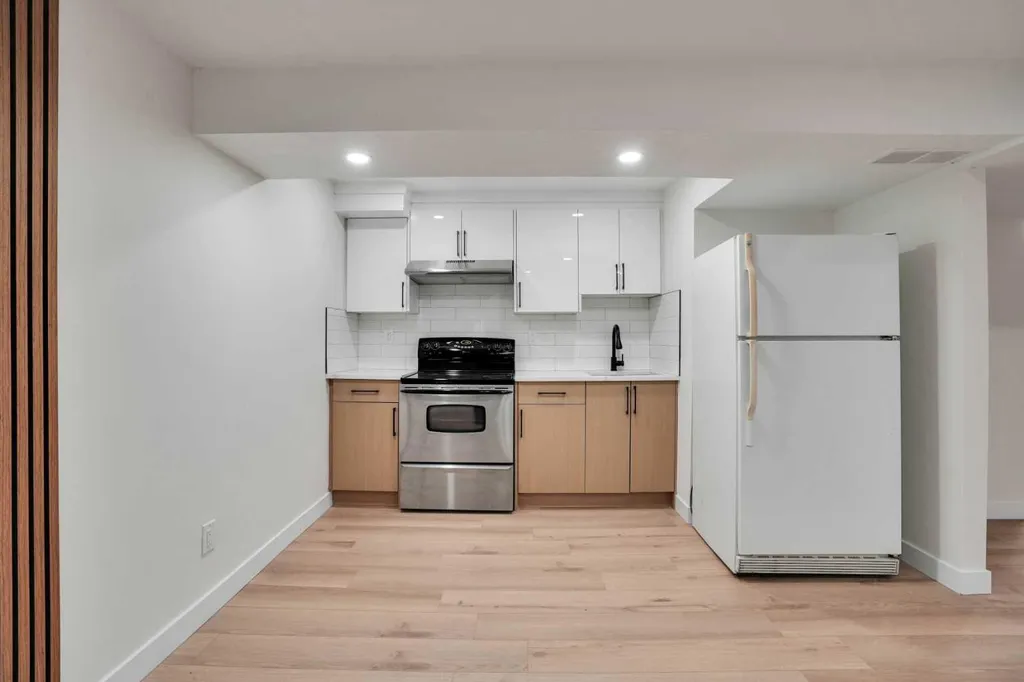 1903 62 Street NE Calgary AB T1Y1N3