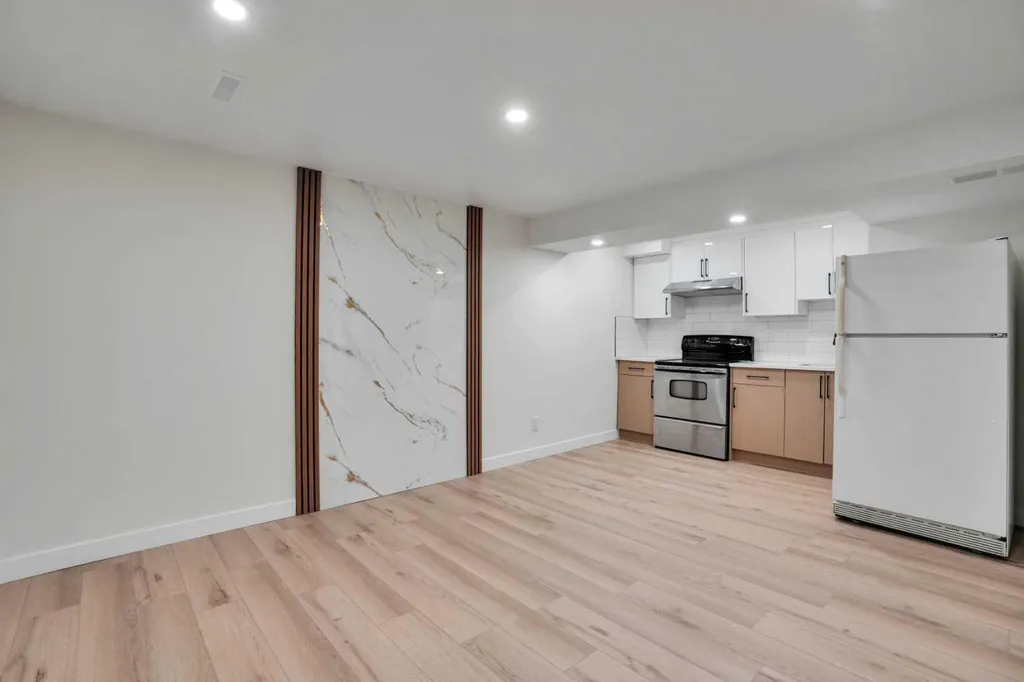 1903 62 Street NE Calgary AB T1Y1N3