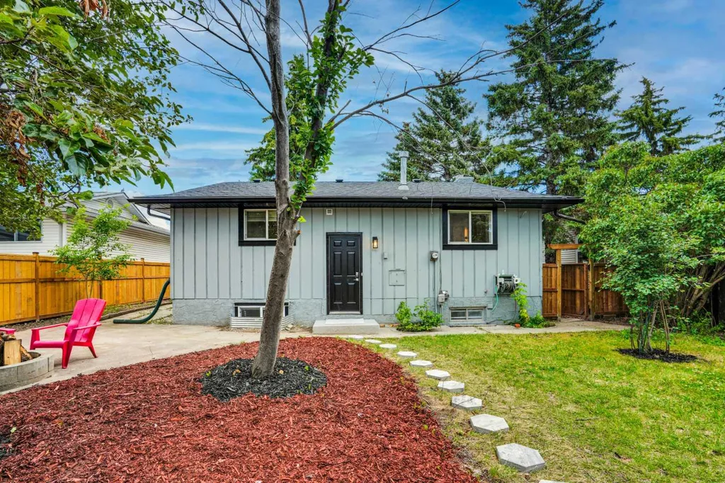 1903 62 Street NE Calgary AB T1Y1N3