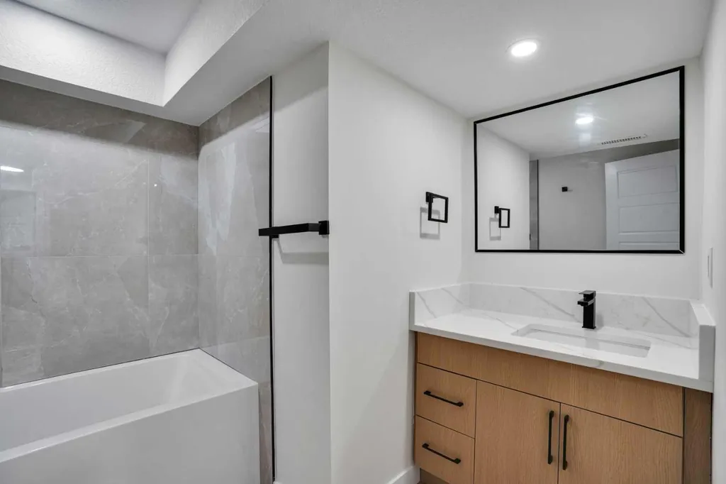 1903 62 Street NE Calgary AB T1Y1N3