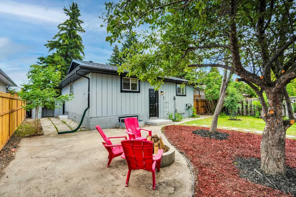 1903 62 Street NE Calgary AB T1Y1N3