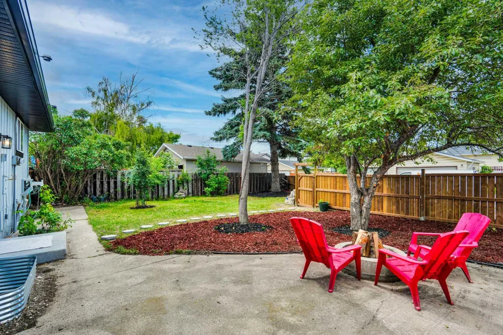 1903 62 Street NE Calgary AB T1Y1N3