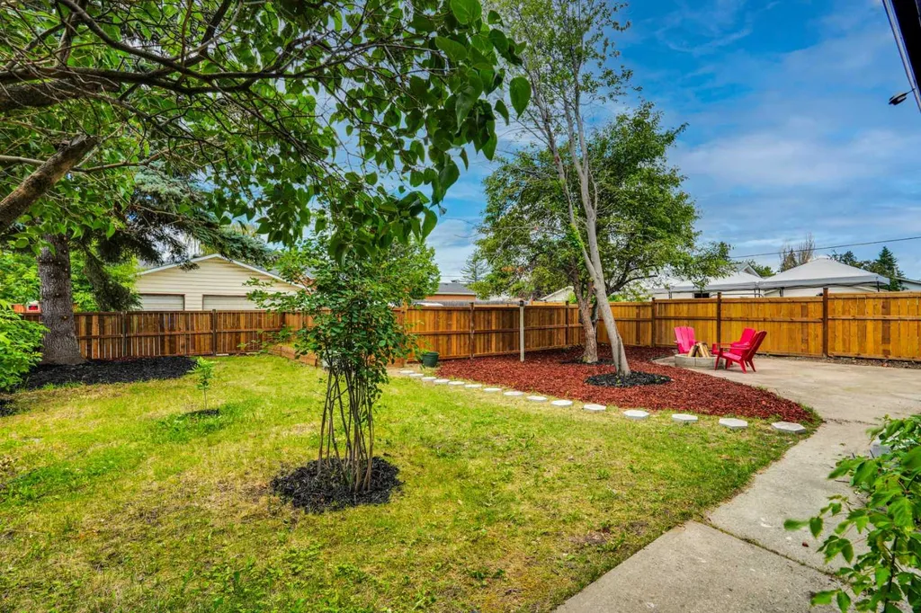 1903 62 Street NE Calgary AB T1Y1N3