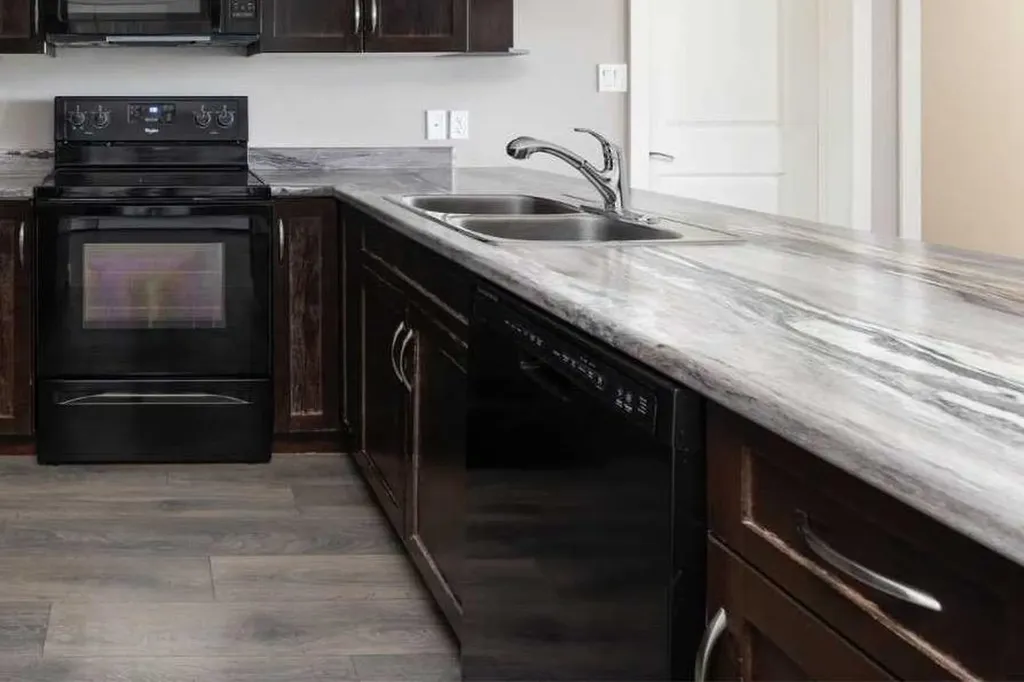 115 Denholm Gate Gate Fort Mcmurray AB T9H 0B2