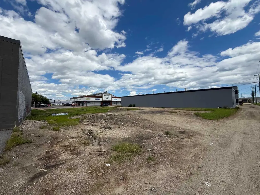 9821/23/25 97 Avenue Grande Prairie AB T8V 0M9