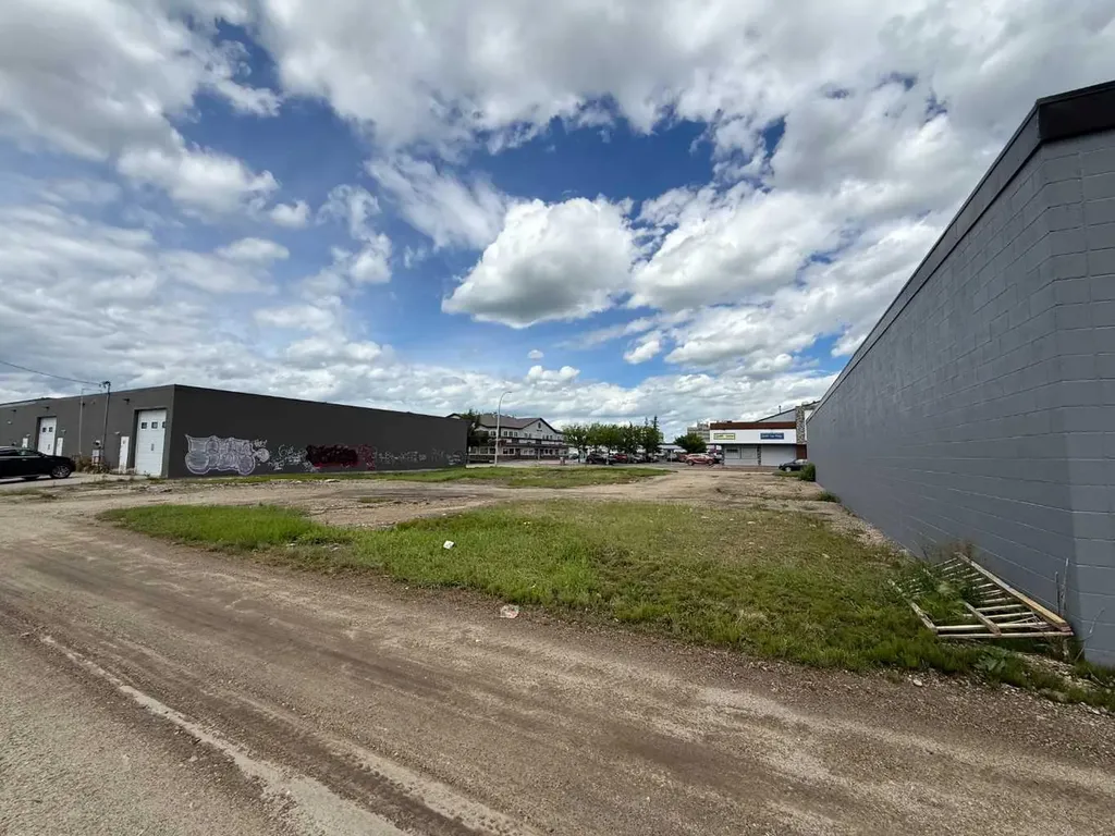9821/23/25 97 Avenue Grande Prairie AB T8V 0M9