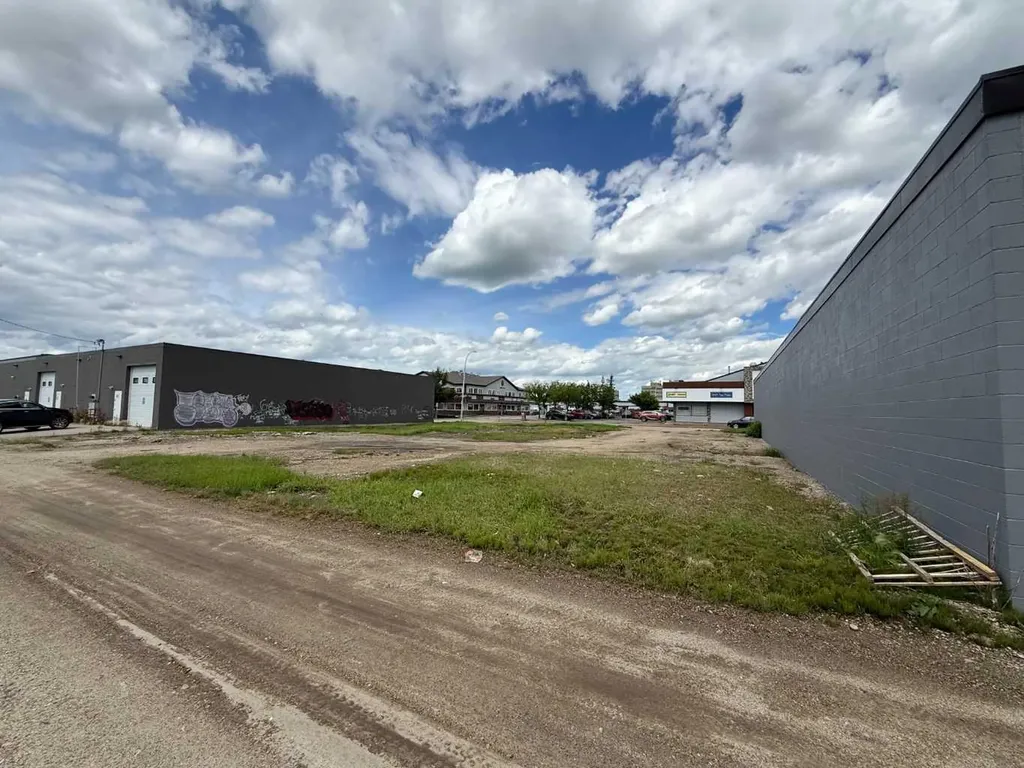 9821/23/25 97 Avenue Grande Prairie AB T8V 0M9