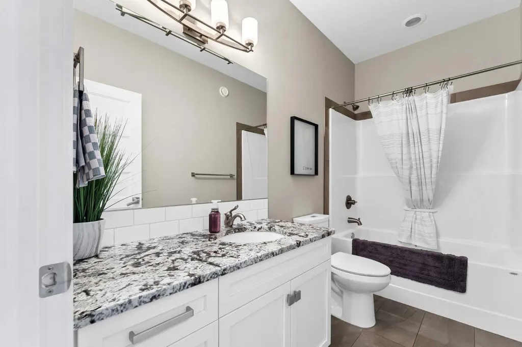 236 Hamptons Way SE Medicine Hat AB T1B0E1