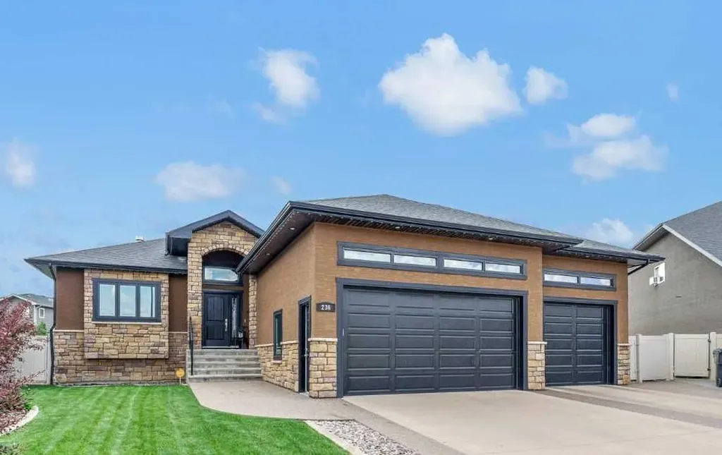 236 Hamptons Way SE Medicine Hat AB T1B0E1
