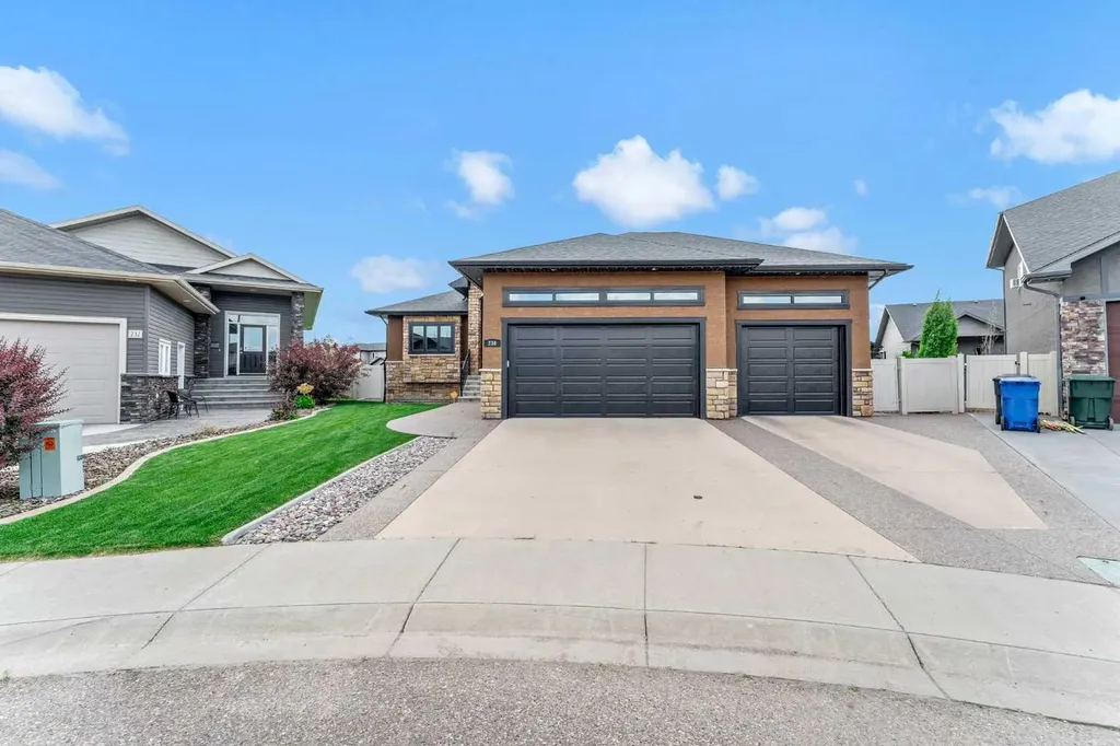 236 Hamptons Way SE Medicine Hat AB T1B0E1