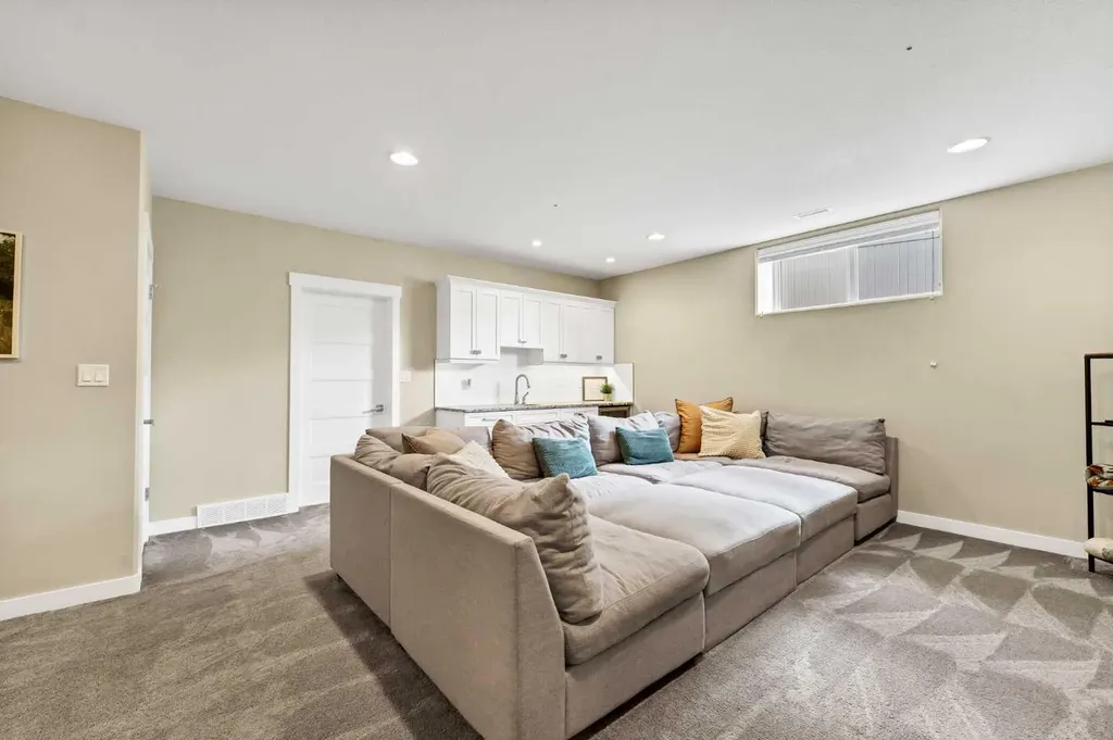 236 Hamptons Way SE Medicine Hat AB T1B0E1
