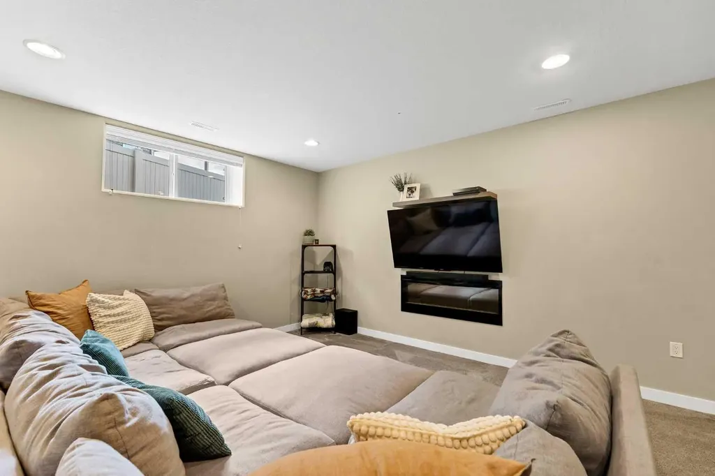 236 Hamptons Way SE Medicine Hat AB T1B0E1