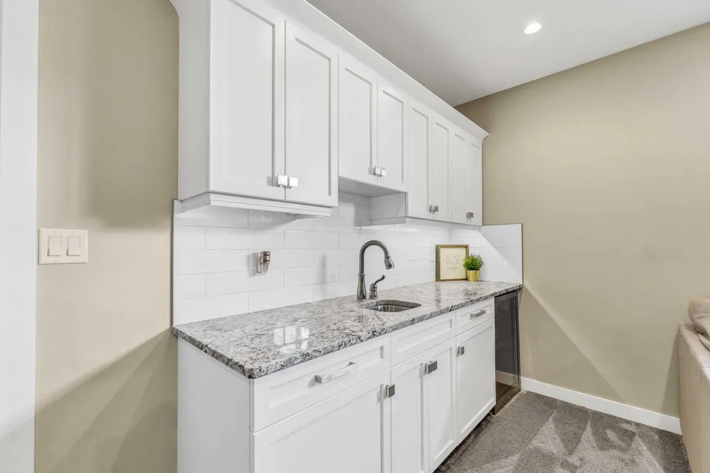 236 Hamptons Way SE Medicine Hat AB T1B0E1