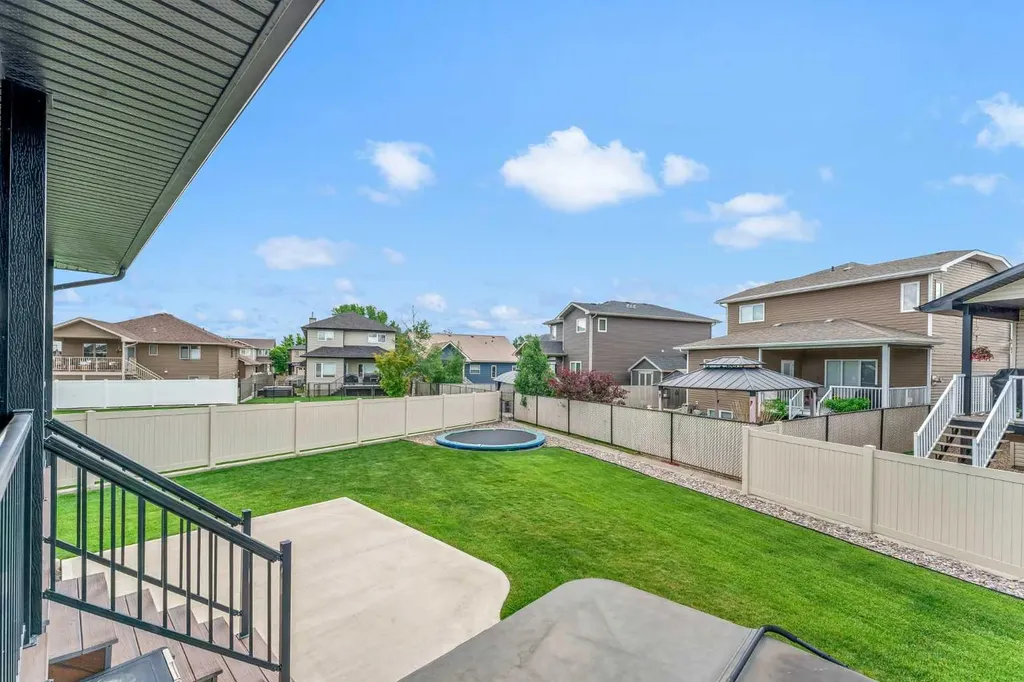 236 Hamptons Way SE Medicine Hat AB T1B0E1