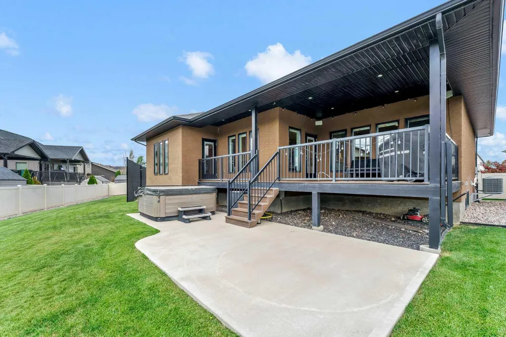 236 Hamptons Way SE Medicine Hat AB T1B0E1