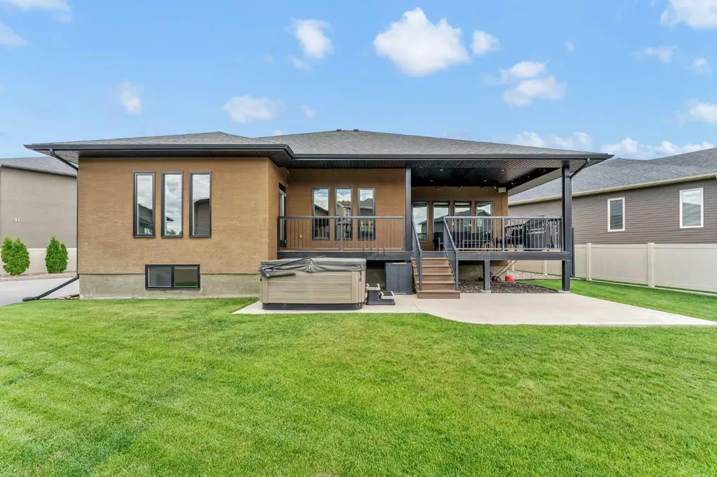 236 Hamptons Way SE Medicine Hat AB T1B0E1