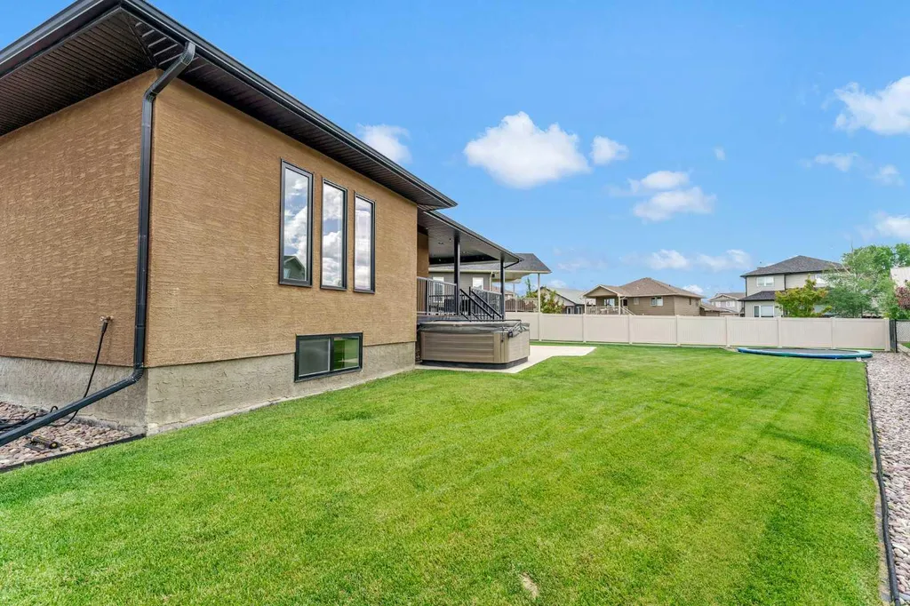 236 Hamptons Way SE Medicine Hat AB T1B0E1