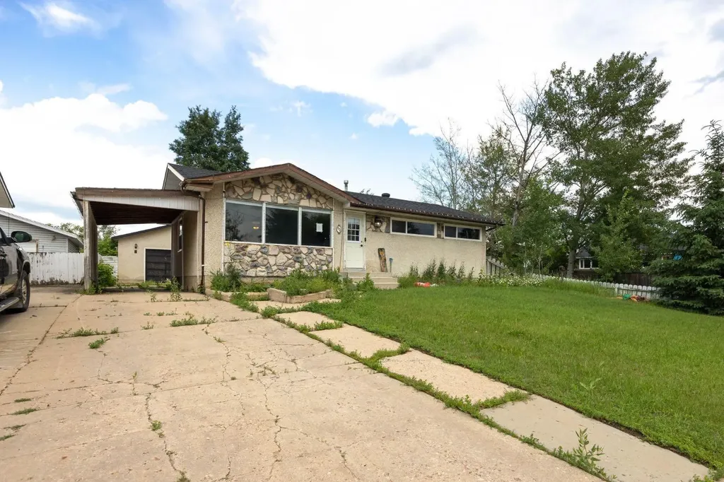 2 Moberly Crescent Fort Mcmurray AB T9H 1G9
