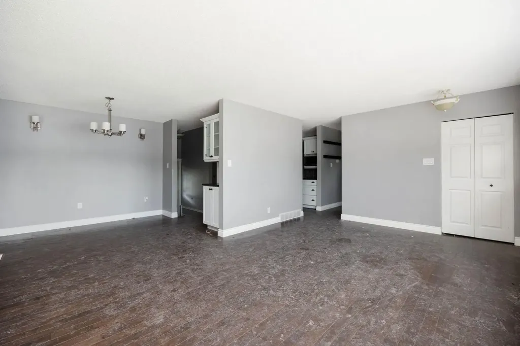 2 Moberly Crescent Fort Mcmurray AB T9H 1G9