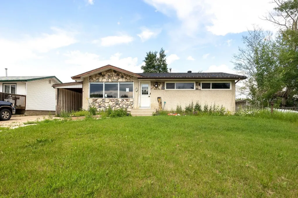 2 Moberly Crescent Fort Mcmurray AB T9H 1G9