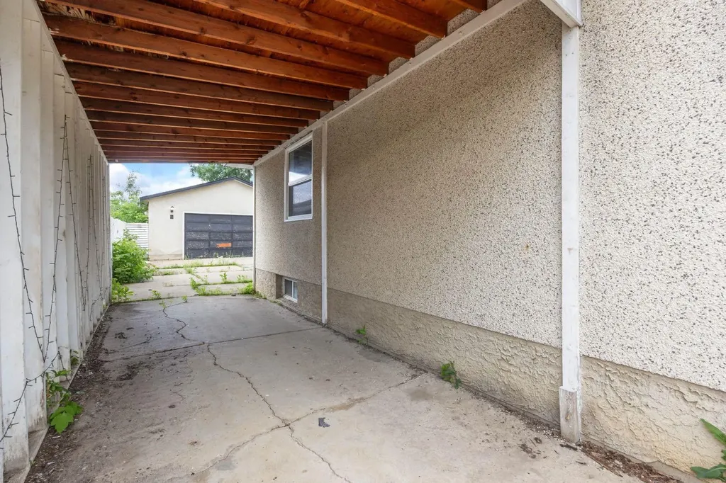 2 Moberly Crescent Fort Mcmurray AB T9H 1G9