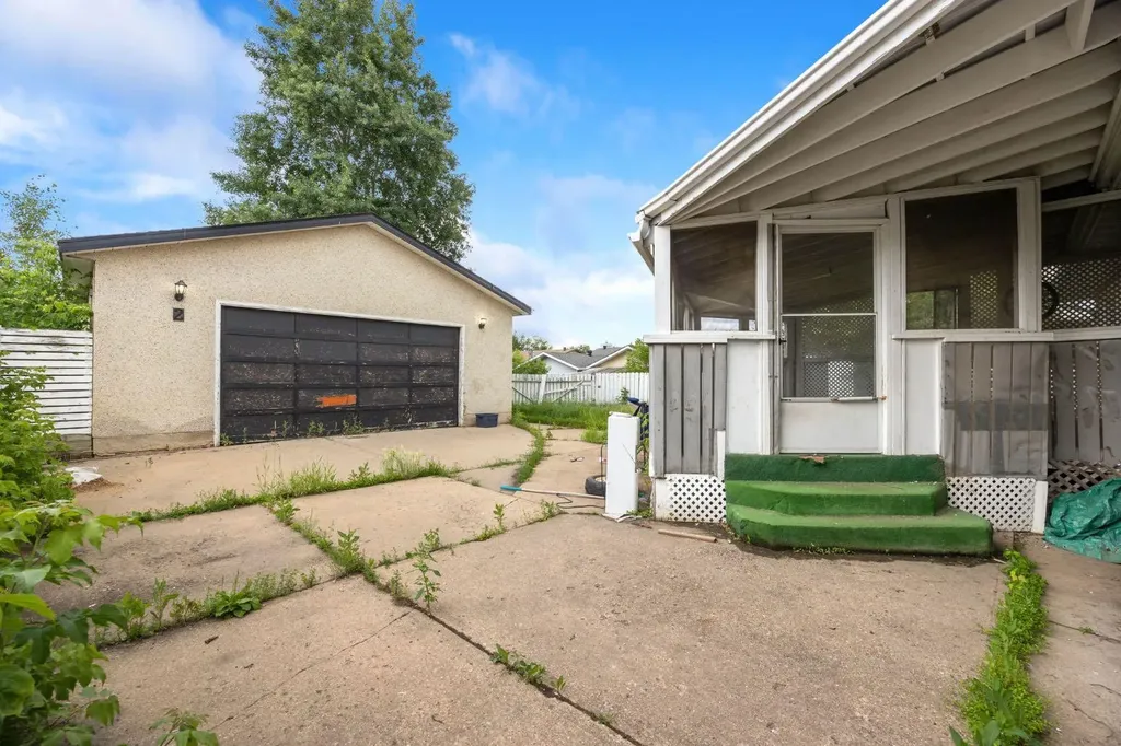 2 Moberly Crescent Fort Mcmurray AB T9H 1G9