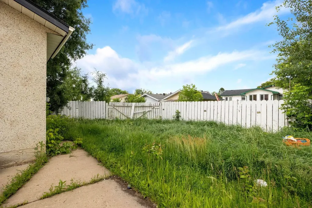 2 Moberly Crescent Fort Mcmurray AB T9H 1G9
