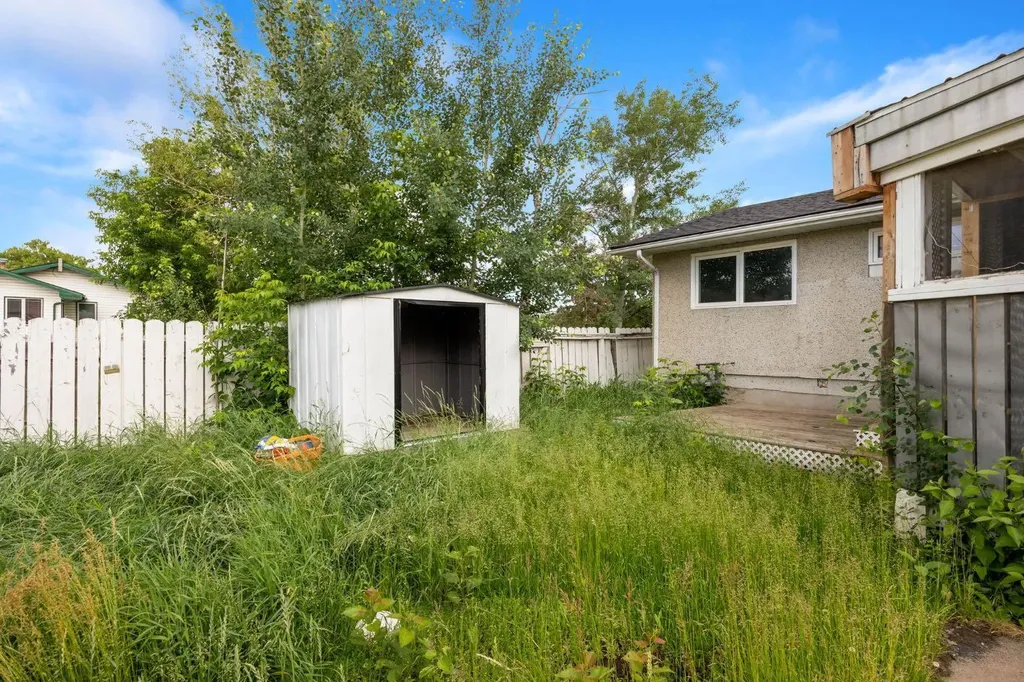 2 Moberly Crescent Fort Mcmurray AB T9H 1G9