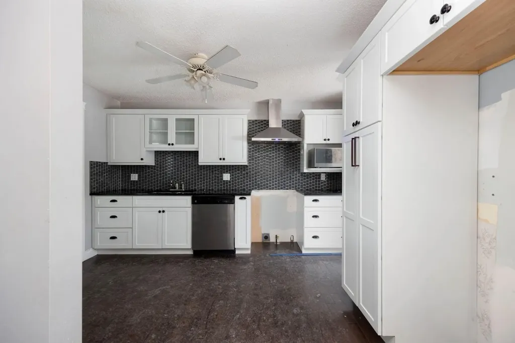 2 Moberly Crescent Fort Mcmurray AB T9H 1G9